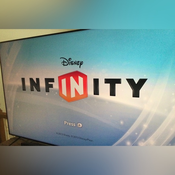 XBOX 360 Disney Infinity Bundle Game Portal and 2 Characters - Picture 2 of 9